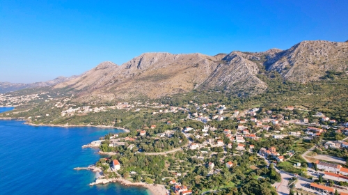 Atraktivno građevinsko zemljište cca 820 m2 s pogledom na more | Lokacijska dozvola za izgradnju vile s bazenom | Mogućnost zamjene