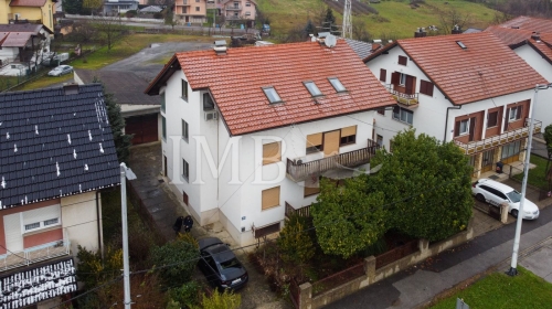 ZAGREB, SESVETE | KUĆA S TRI STANA 425 m2